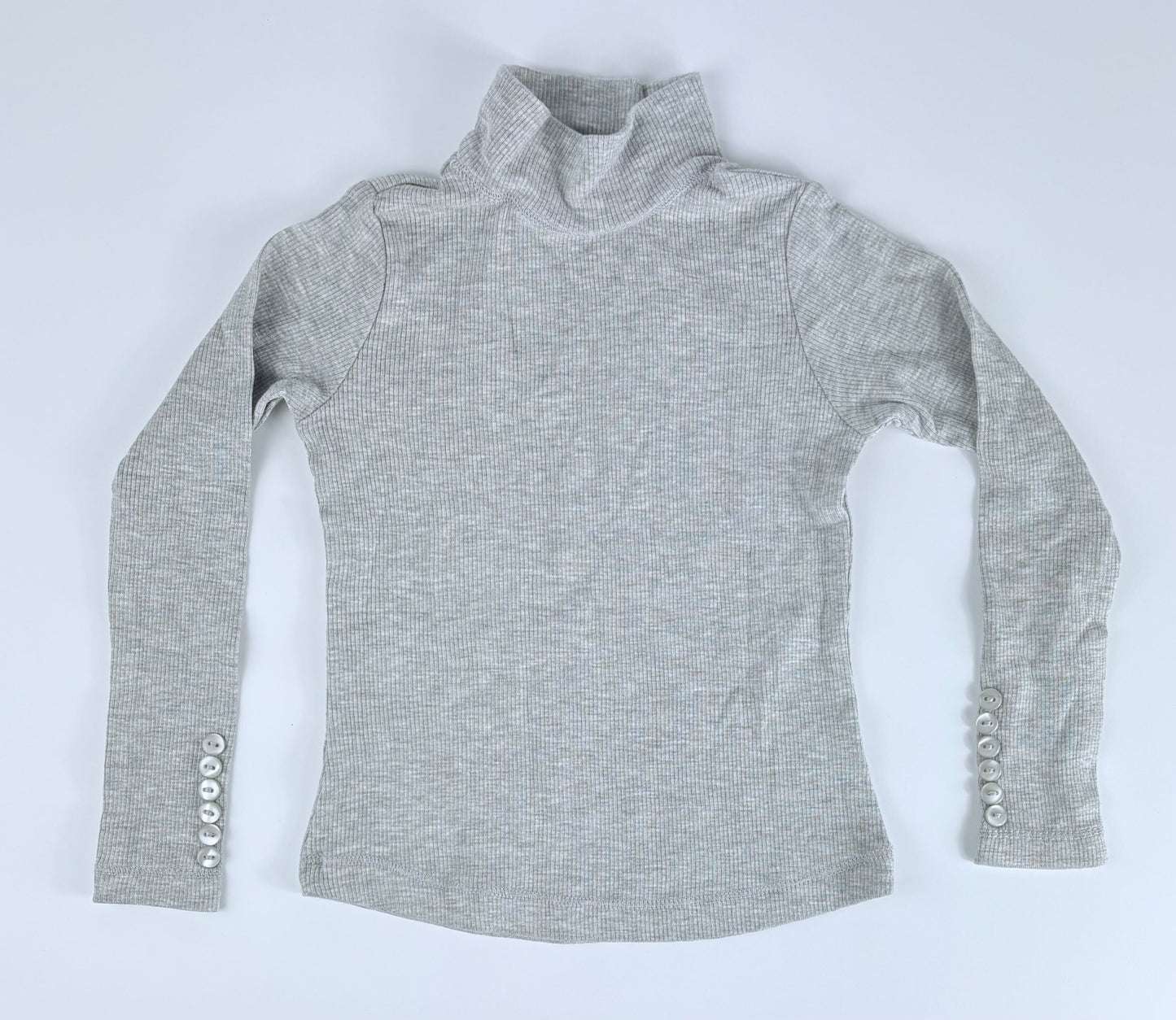 GRAY RIBBED LONG TEE W/ BUTTON ACCENT