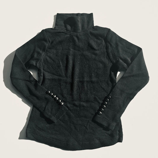 BLACK RIBBED LONG TEE W/ TURTLENECK AND BUTTON ACCENTS