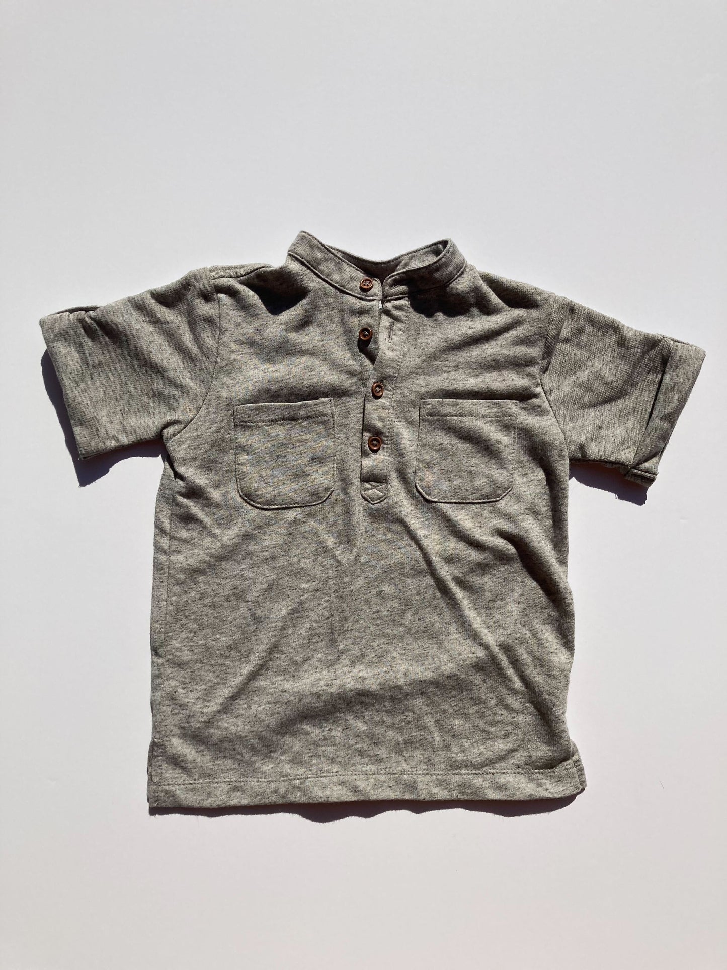 GREY DYLAN TEE